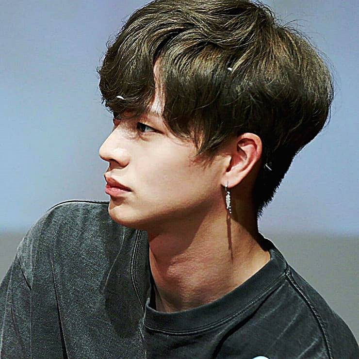 가수-겸-배우-육성재