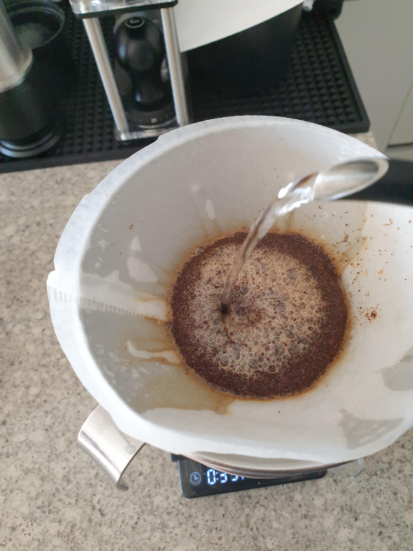 다른 드리퍼와 마찬가지로 뜸 들이기를 하면 된다.