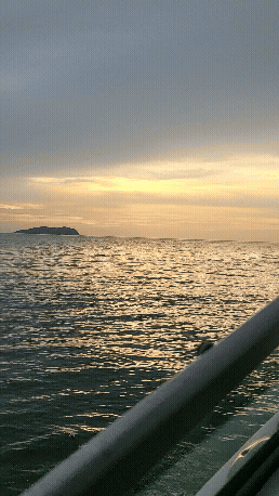 코타키나발루 요트 투어&amp;#44; 석양을 향해 달려가는 바다 풍경