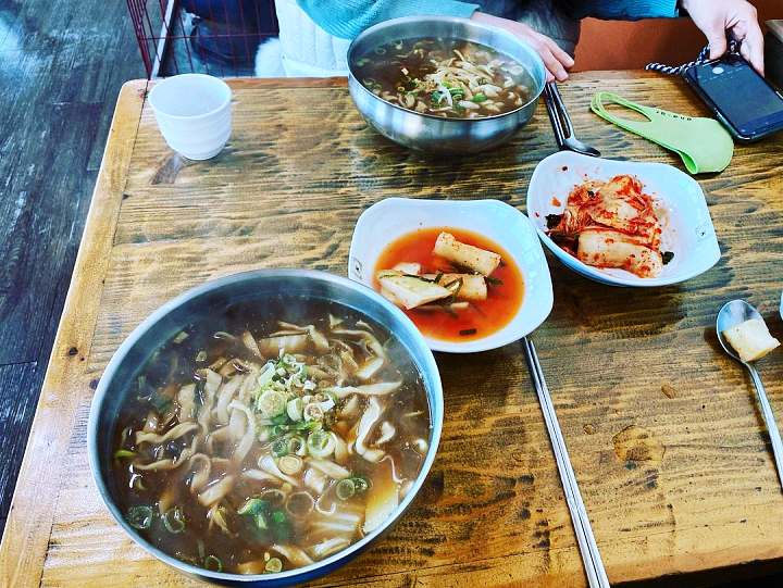 택시맛객들의 수다 정선 된장 칼국수 장칼국수 맛집 설국 겨울 핫플 감자전 맛있는 만항재쉼터 & 화암동굴 여행 가볼만한 곳 추천