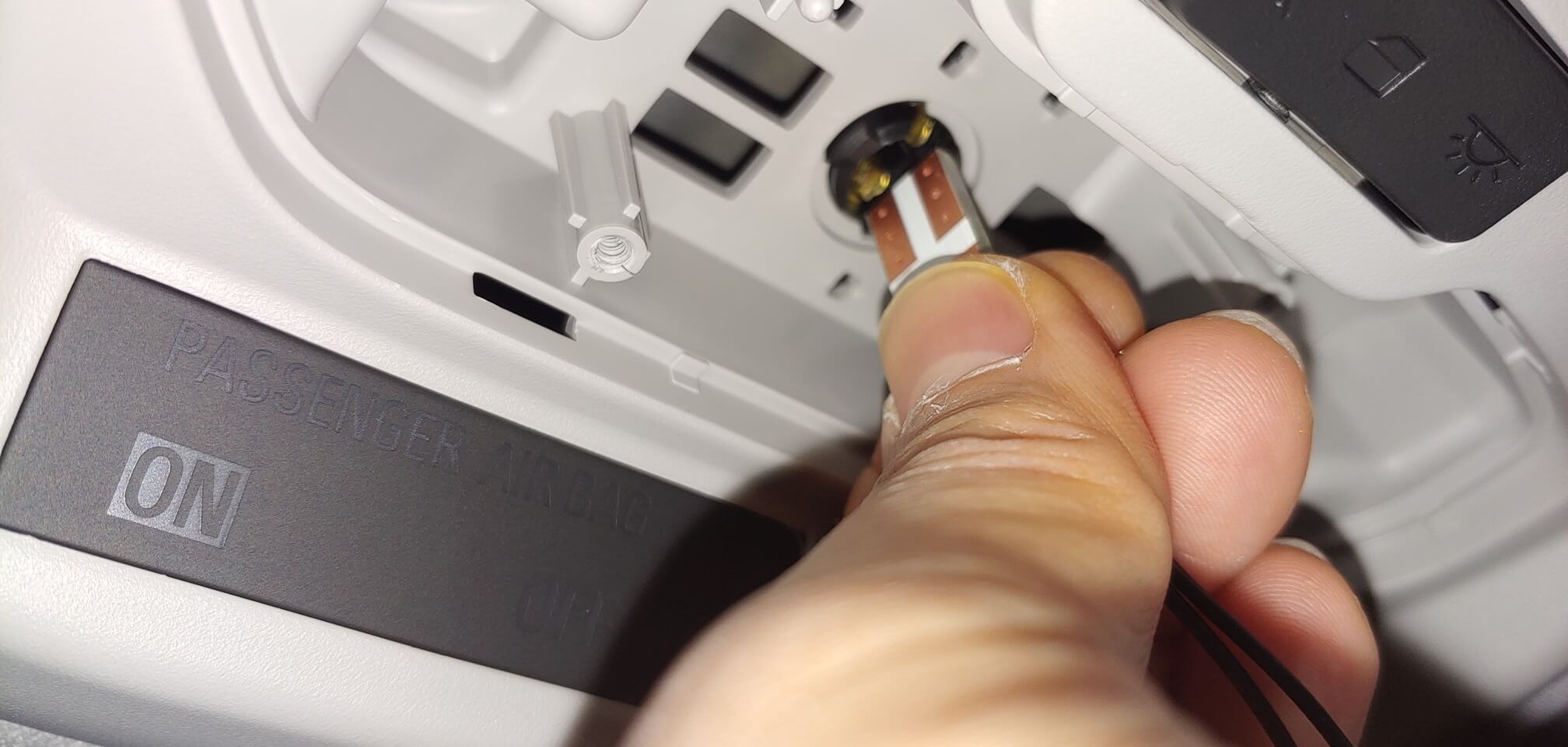 실제 차주가 알려주는 쉐보레 트랙스 크로스오버 - LED 실내등(전등) 교체하기