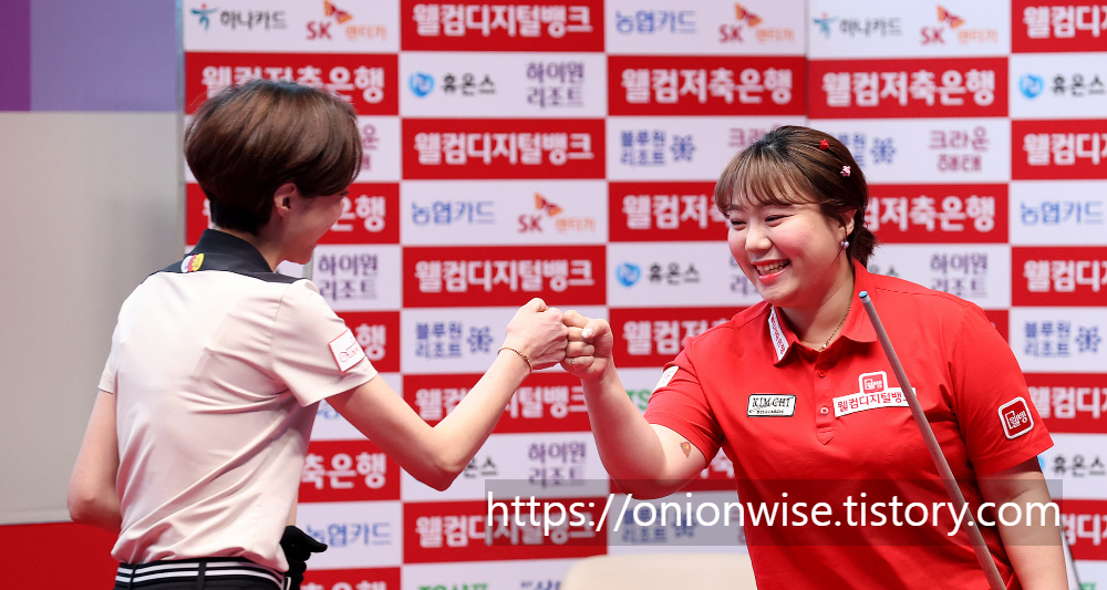 경기후 임정숙 선수와 인사를 나누는 모습