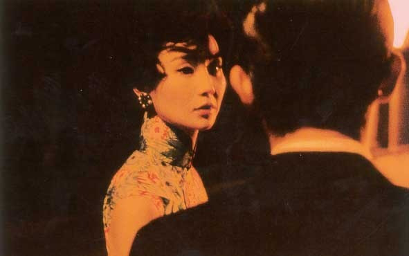 영화 화양연화 속 차우(양조위)와 수리첸(장만옥)