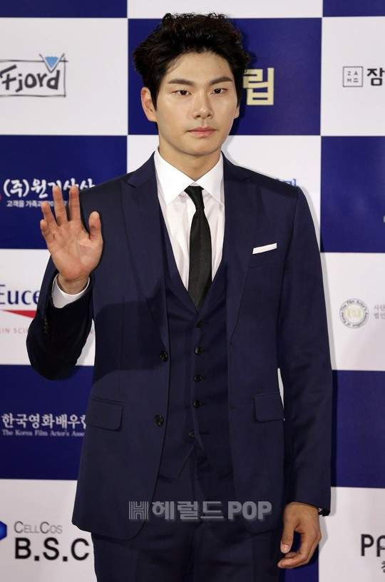 섬총각 영웅 출연진