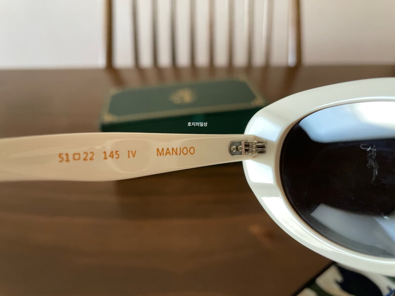 긱타 아이웨어 만주 아이보리 선글라스 - 영어 기재