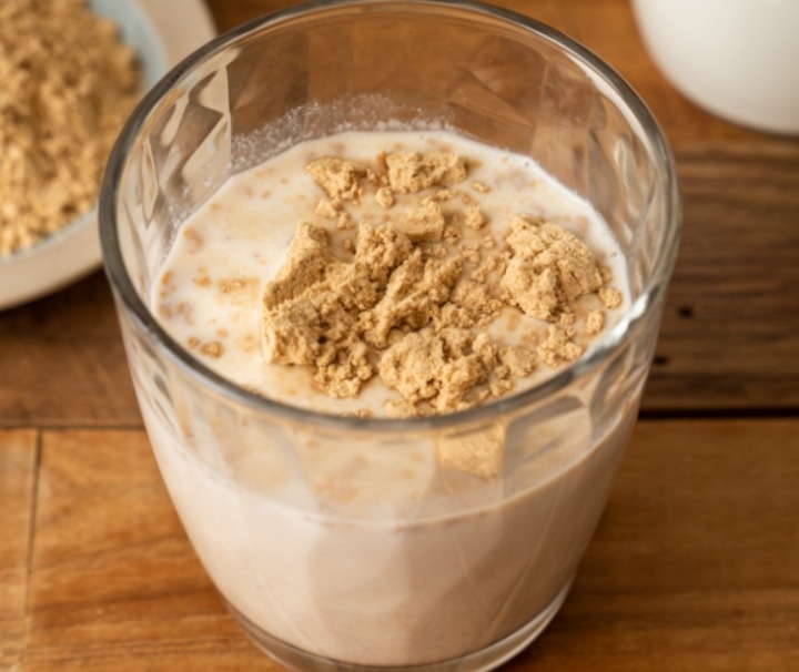 청국장가루-우유-쉐이크