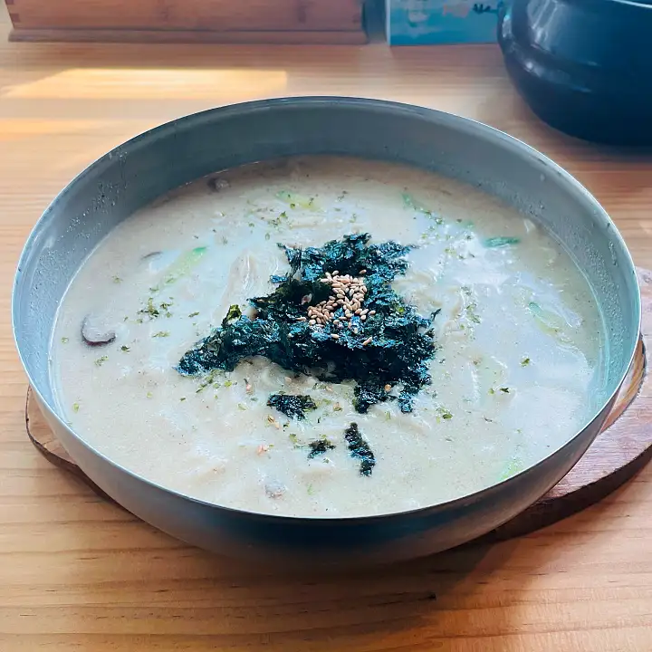 백반기행 177회 윤소이 편 손칼국수 칼국수 콩가루 옥수수가루 면발 합천 맛집 소개