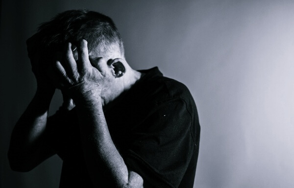 고통을-호소하는-사람