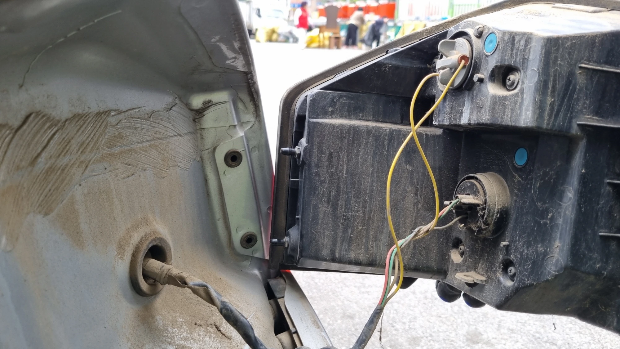 등화장치 본체 끼우는 방향