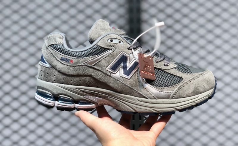 뉴발란스 운동화 가성비 2002 사이즈 장단점 후기 가격 리셀가 발매가 OG 그레이 베이지 코디