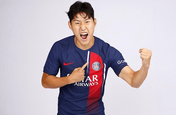 PSG 홈페이지 이강인 사진 이미지입니다.