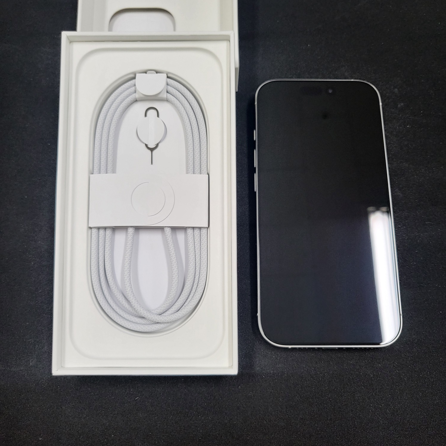 아이폰16 프로 화이트 티타늄 128GB 자급제폰 구성