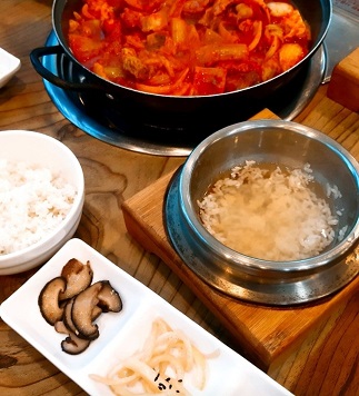 솥밥과두루치기