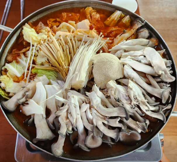 오늘n 버섯전골 포천 통나무집