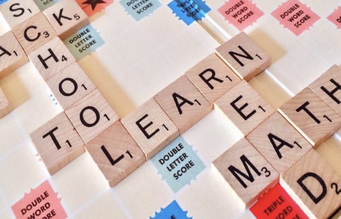 영어 원서를 아이에게 읽어줄 때 모르는 단어 해석해줘야 하나요?