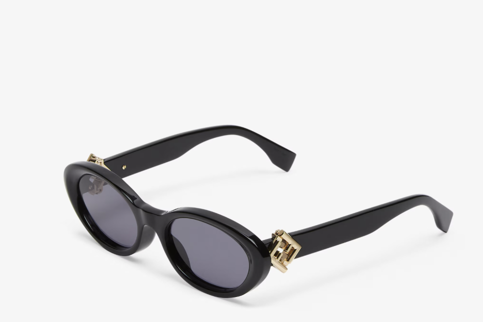 송혜교, 펜디 신상 스파이백으로 완성한 테토녀 스타일