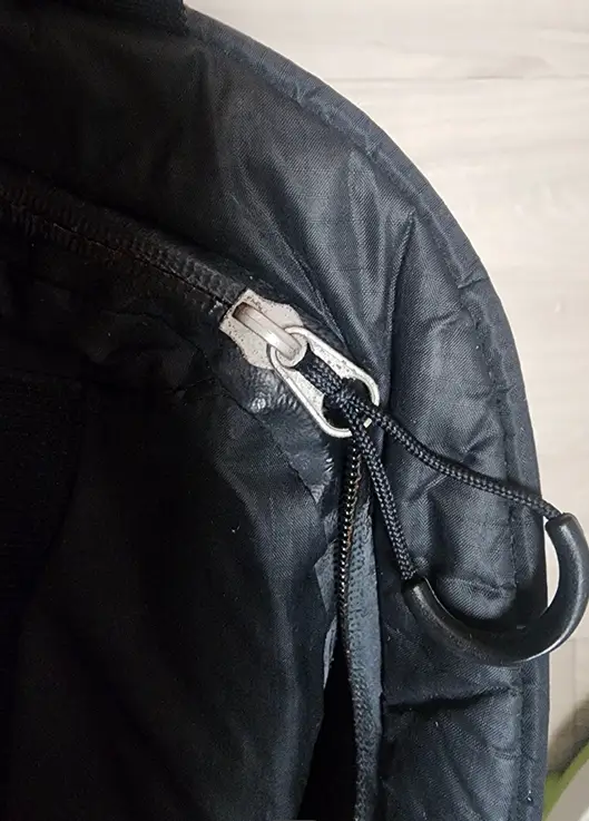 가방-지퍼-녹-사라짐