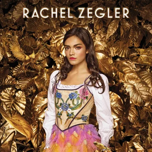 헝거게임: 노래하는 새와 뱀의 발라드에서 루시 그레이 베어드 캐릭터를 맡은 레이첼 지글러