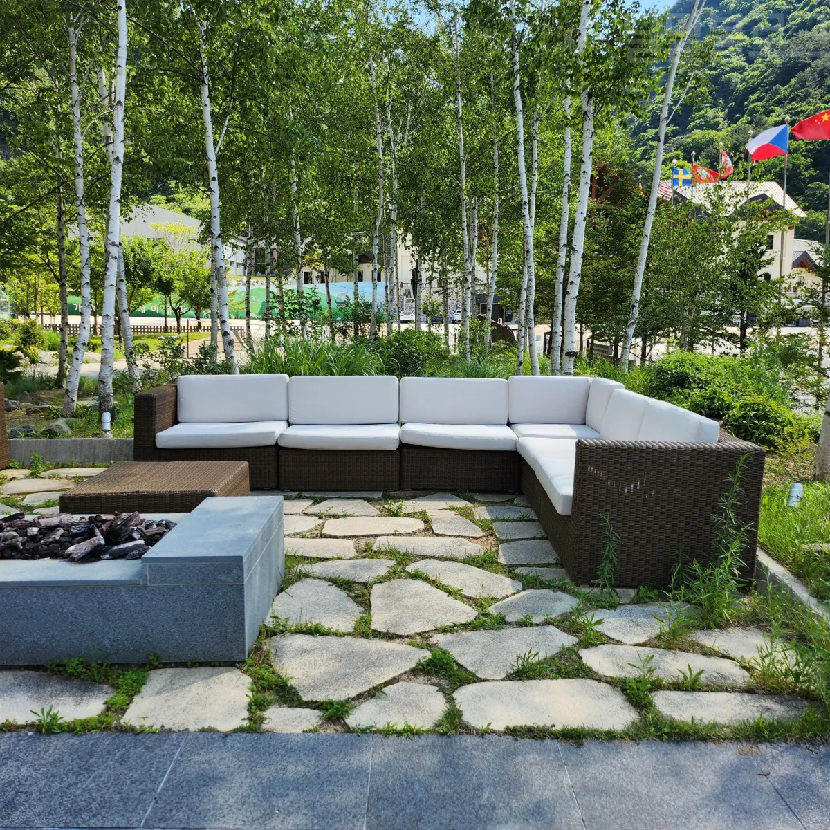 정선-파크로쉬-외부수영장-선베드