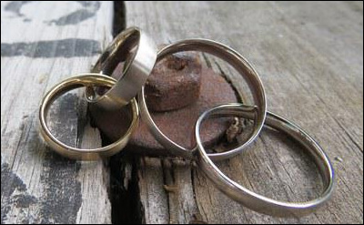 광택이 없는 은반지들