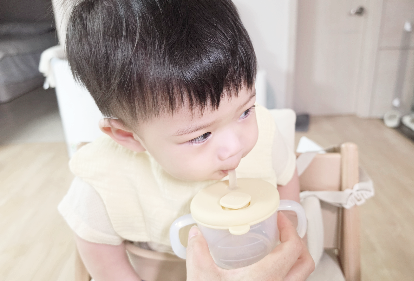 손가락 빨기 언제까지 괜찮을까? 돌 아기 손빨기와 끊어야 하는 시기