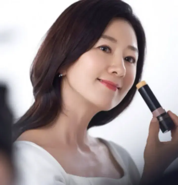 배우-김희애-사진