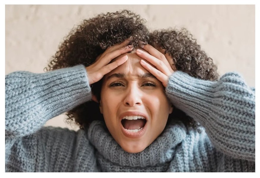 분노하는 여자 이미지