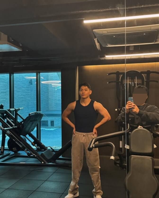 BTS 뷔, 군대에서 벌크업? 근황 사진에 팬들 심쿵!