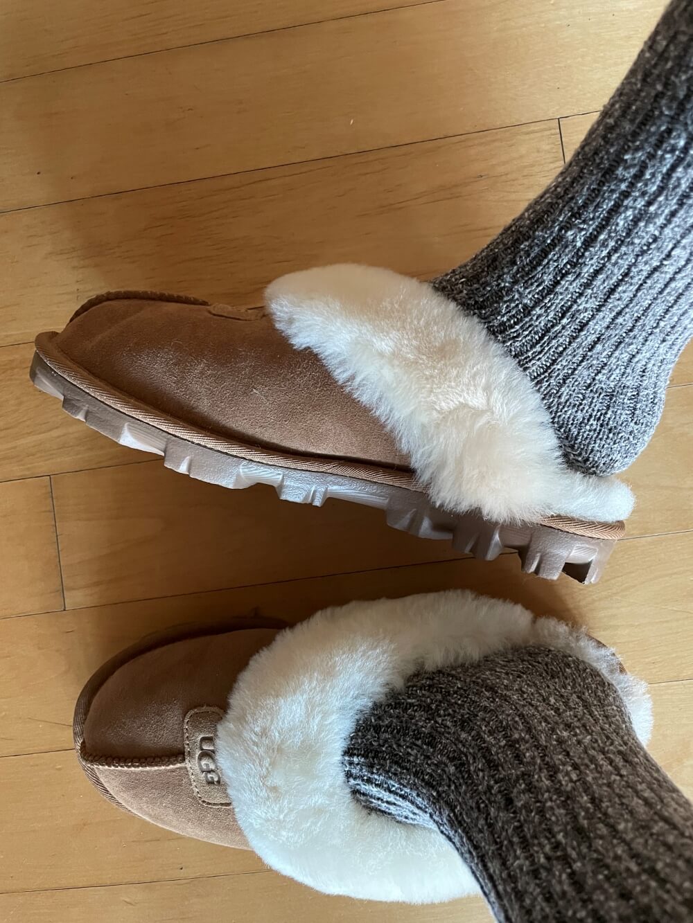 어그-코게트-240-두꺼운-양말-착화-모습