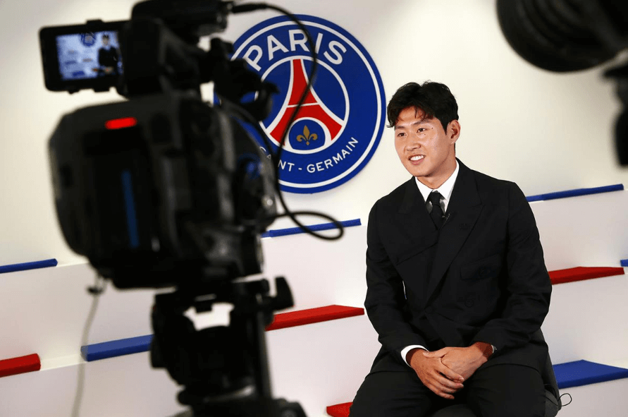이강인 선수 psg 인터뷰 중인 영상