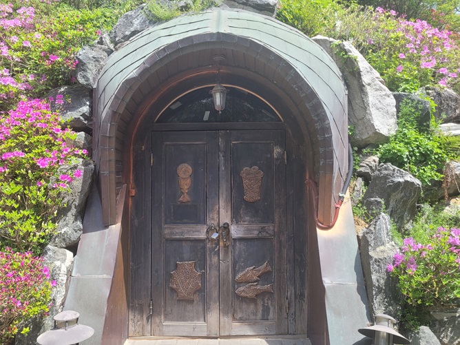 공세리성당 성체조배실