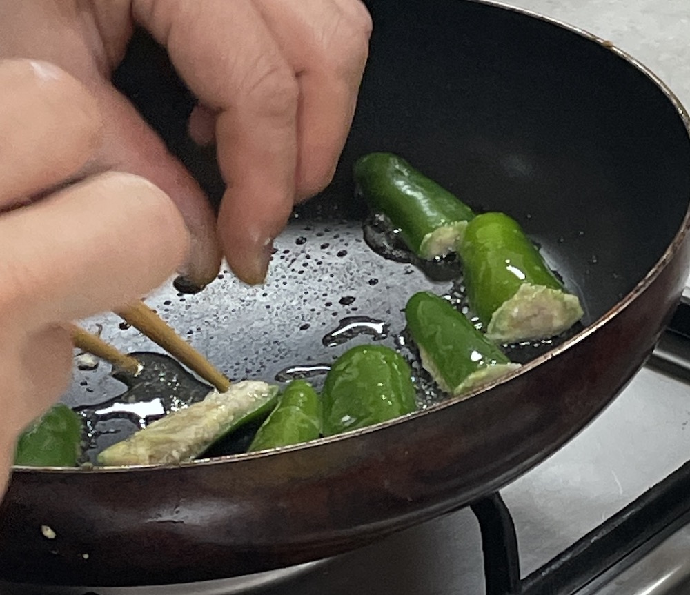 한식조리기능사 실기시험 준비 - 풋고추전 - 겉면 살짝 지지기