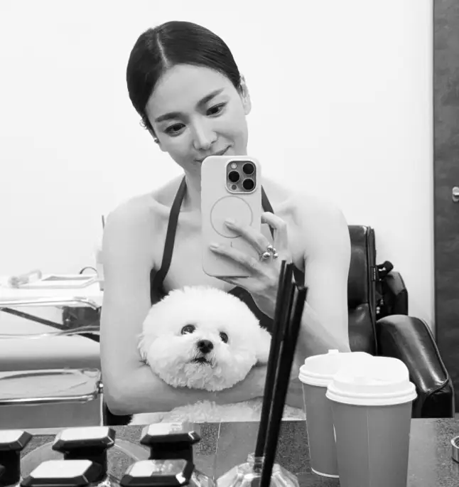 송혜교 루비 셀카