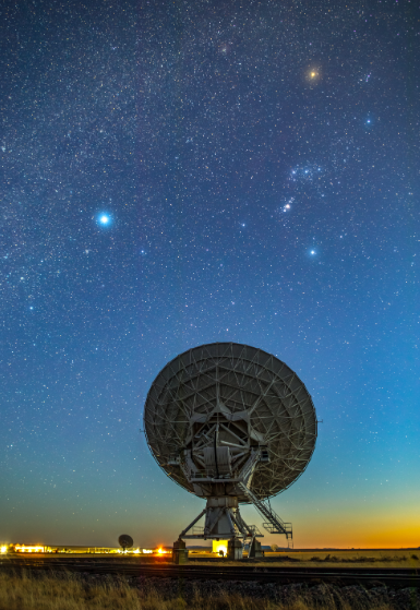 우주 관측 기술의 진화에 관한 사진