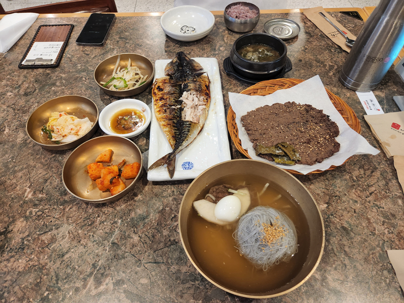 고등어구이_반상과_바싹불고기와_물냉면