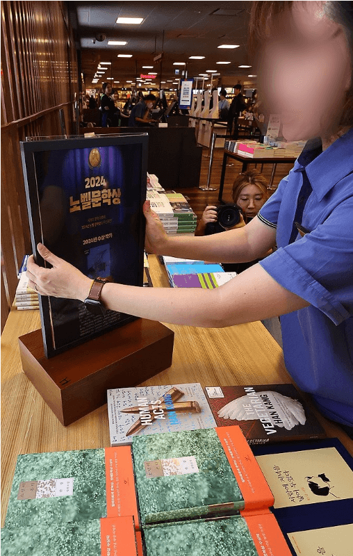 2024 소설가 한강 노벨문학상 프로필 대표작 수상 작품활동 대한민국 최초 김대중 대통령 다음