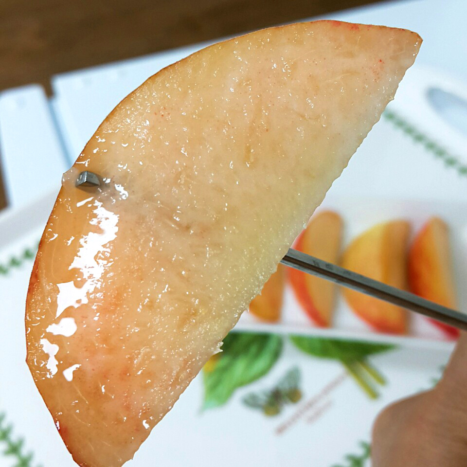 아삭하게도 부드럽게도! 두 가지 맛을 동시에 즐기는 백도복숭아