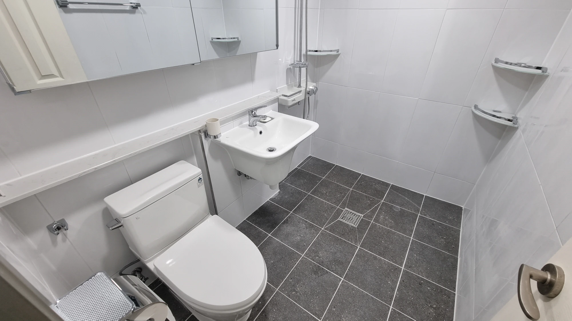 욕실 리모델링 공사 완료 모습