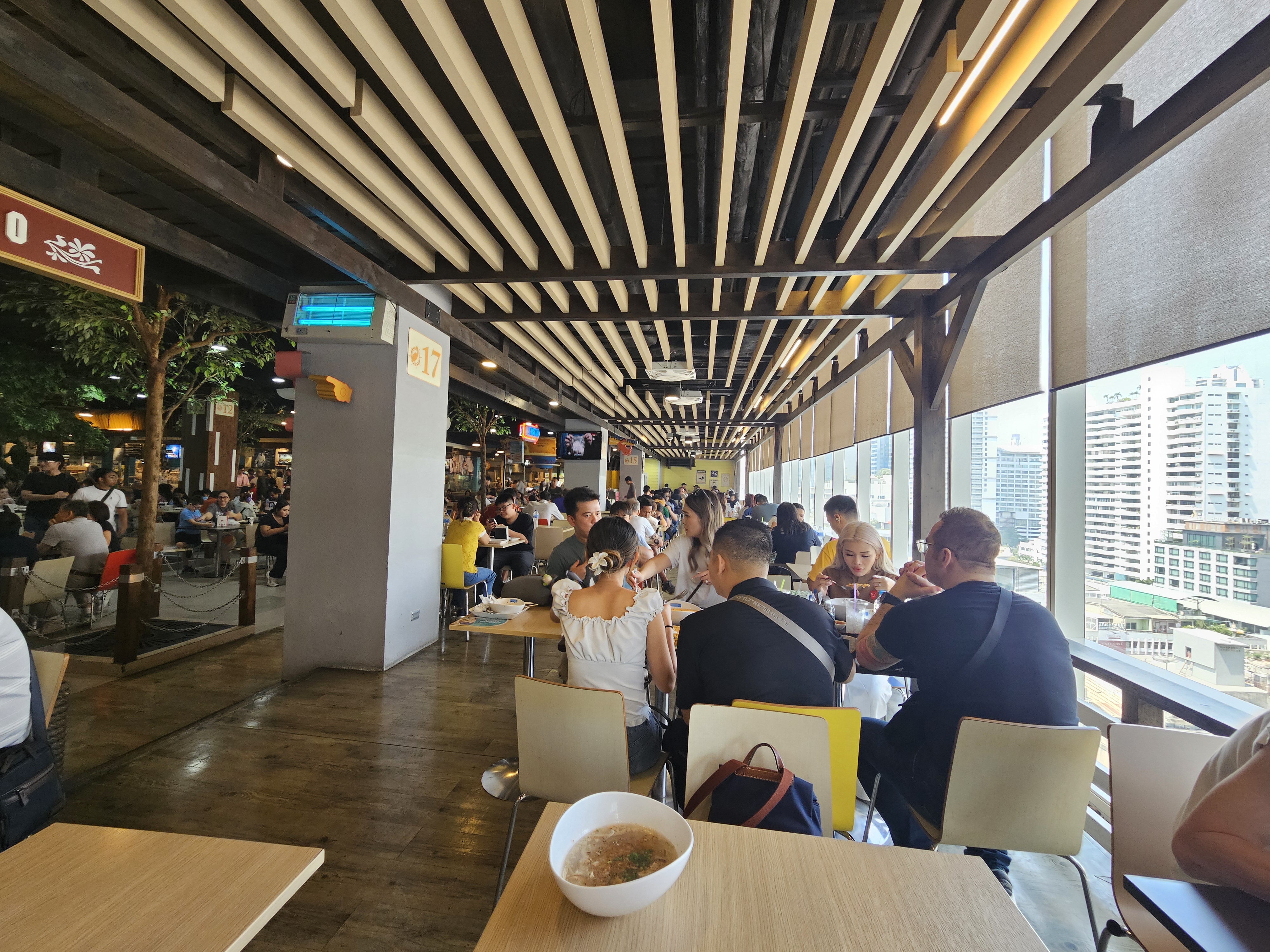 ํผ์ด21 ๋งค์ฅ ์ฌ์ง