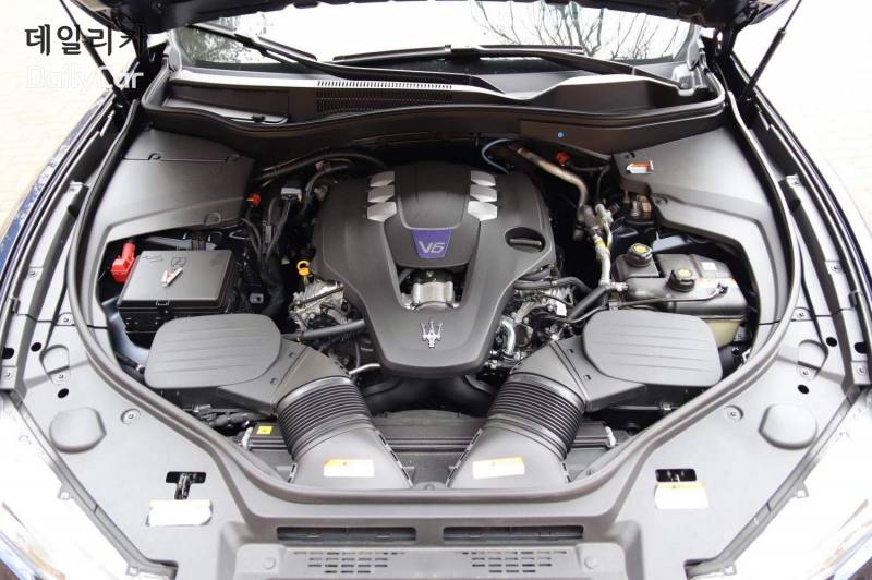 마세라티 르반떼 모데나 S