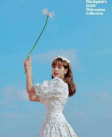 리사 패션 분석: 같은 옷, 다른 느낌의 비결은?