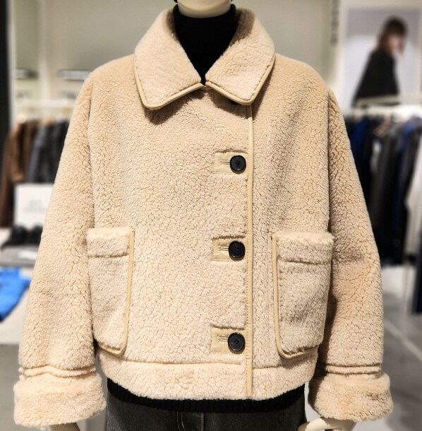 무스탕: 스타일링과 관련된 패션 아이템