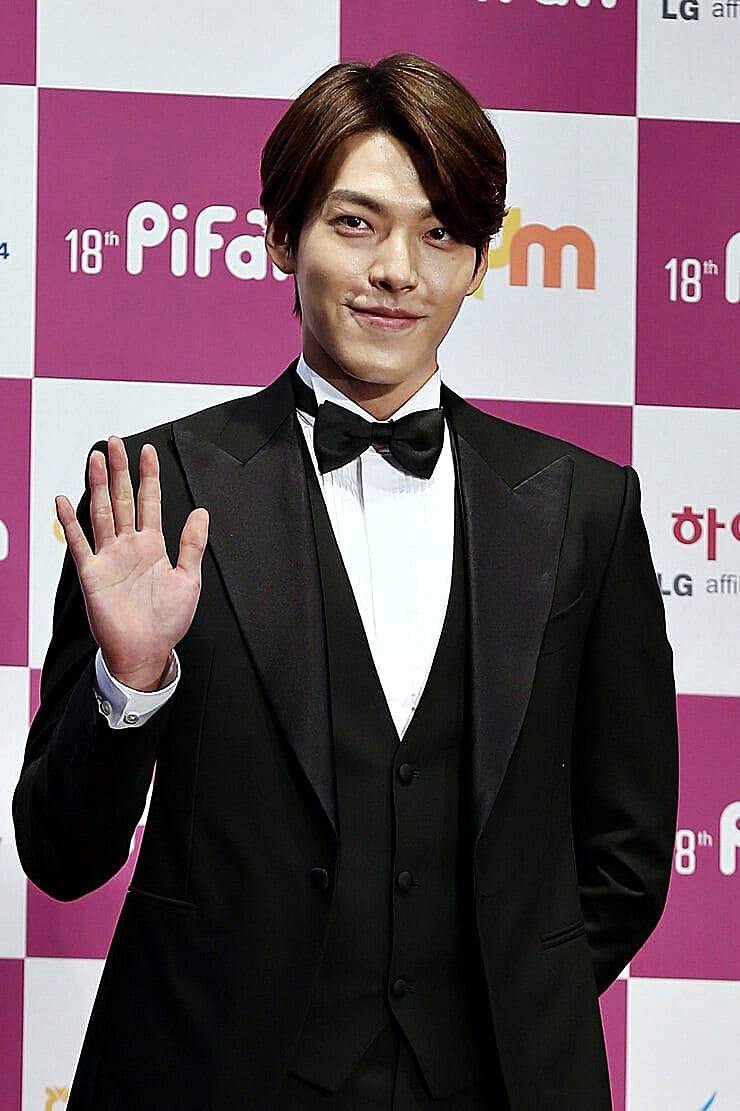 배우-김우빈