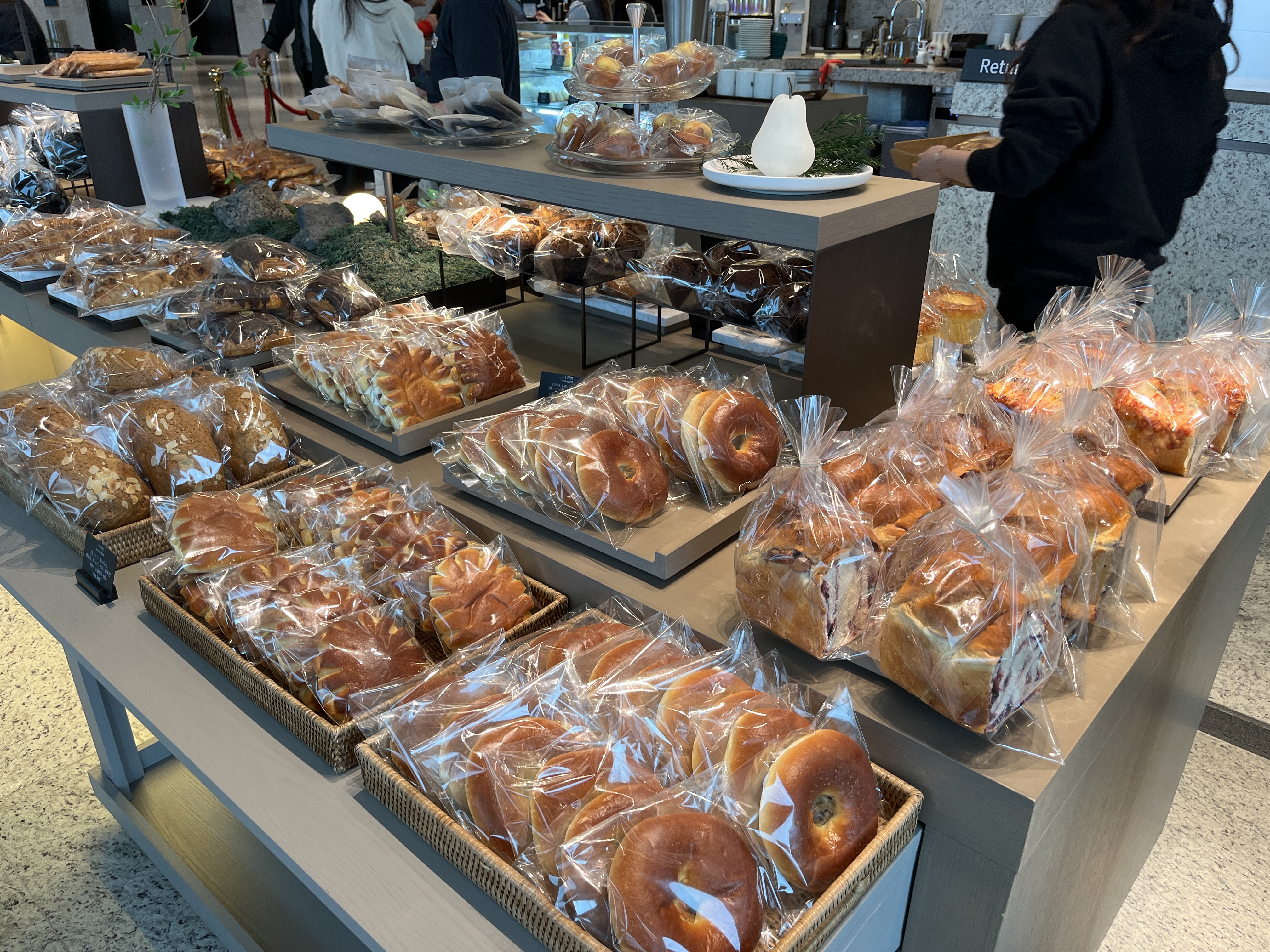 더-엠브로시아-울산바위-카페