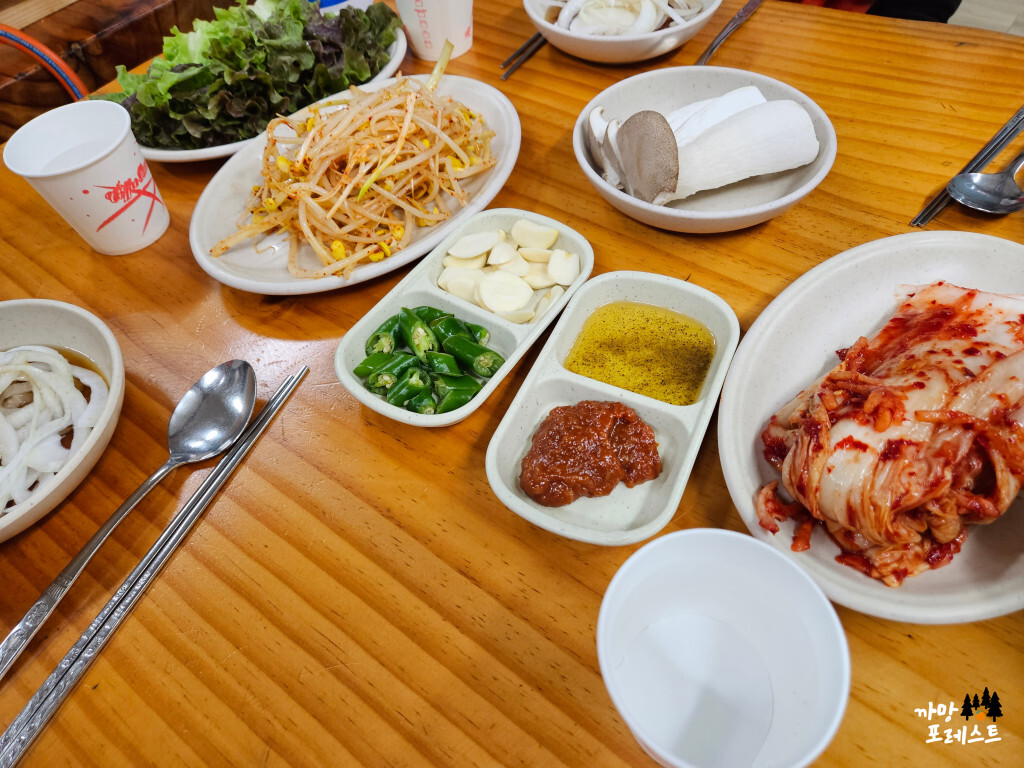 진토 김치 생고기 밑반찬