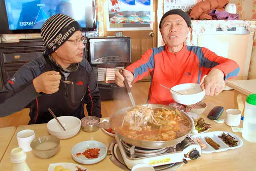 토요일은 밥이좋아 아침식사 가능한 물메기탕 꼼치탕 소고기뭇국 맛있는 식당 군산 리얼 현지인 맛집 추천 토밥즈 방송정보