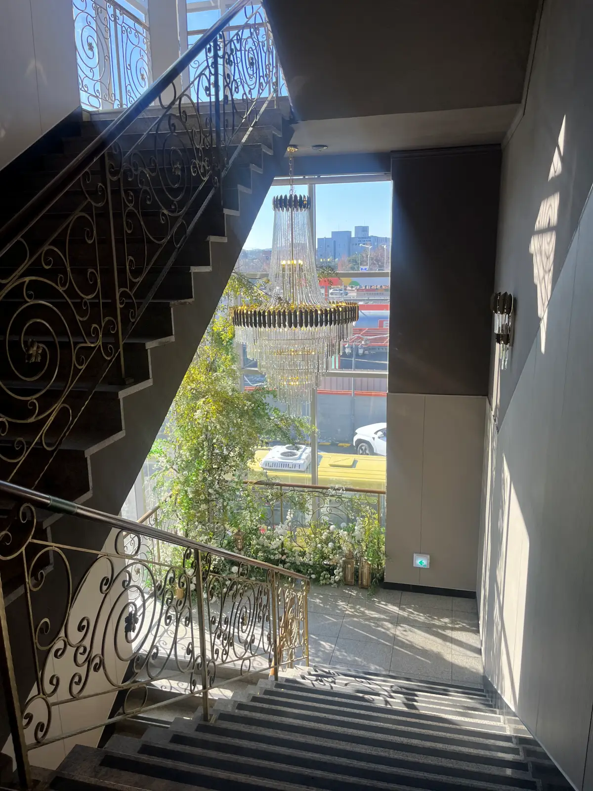 수원-파티웨딩유-계단