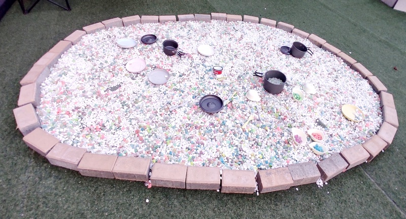 여라가지 색의 자갈들