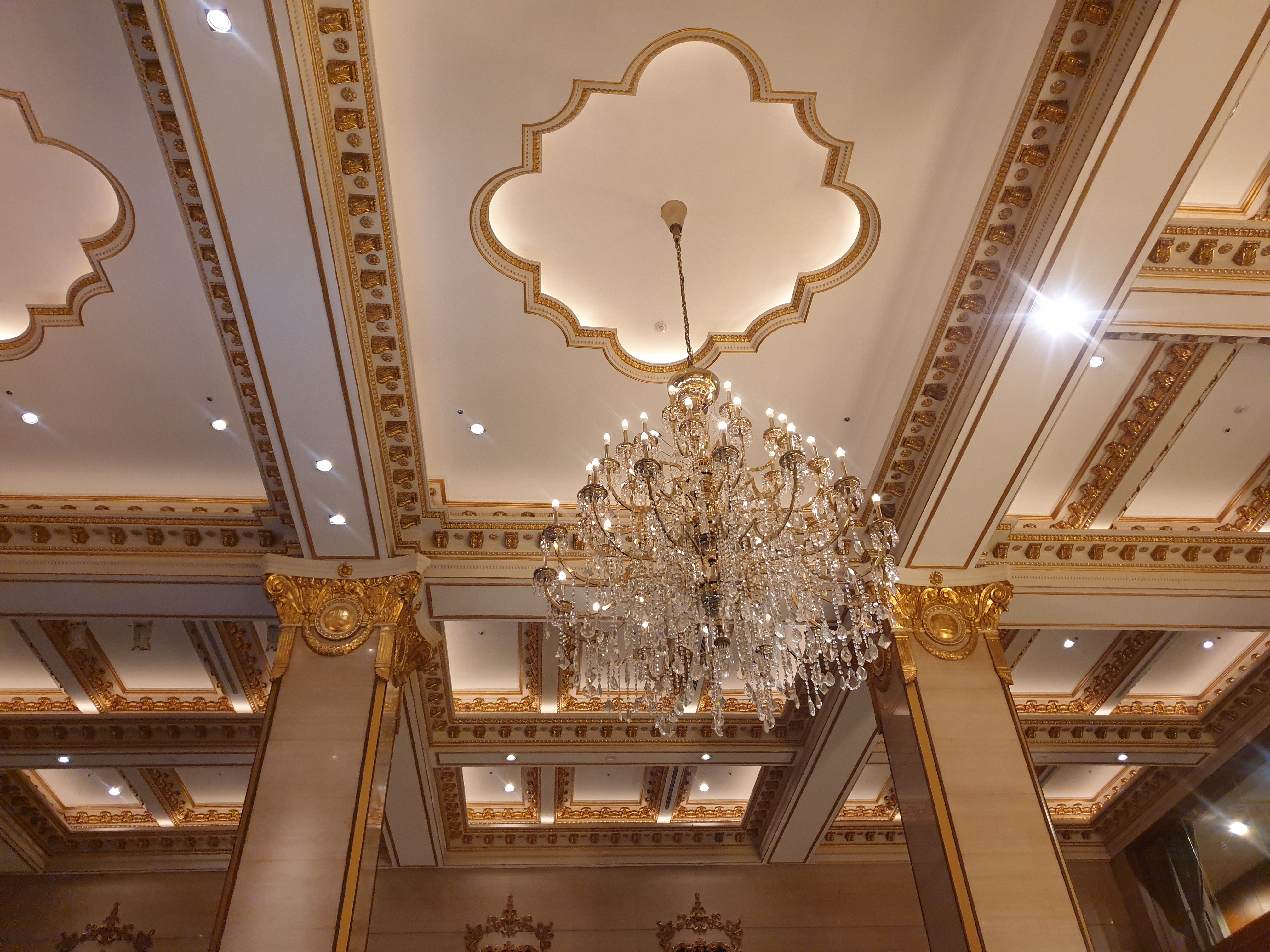 페닌슐라 상들리에