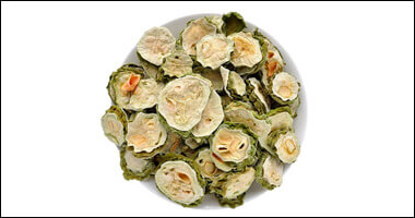 말린 여주가 담긴 그릇